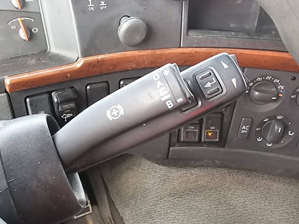 VOLVO - FM 13.440 6X4 – Image 11