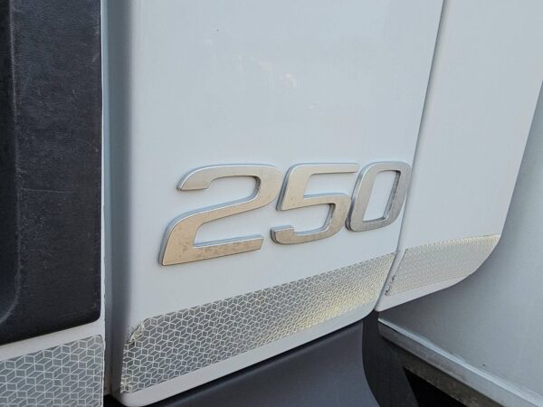 VOLVO - FL 250.12 – Image 11