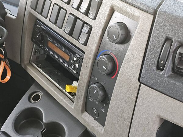 VOLVO - FL 250.12 – Image 9