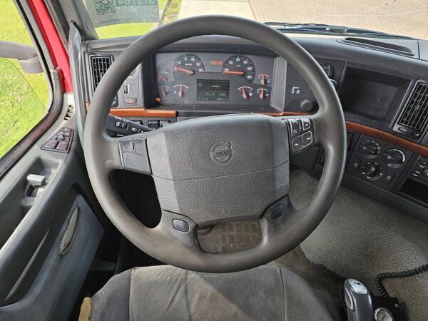 VOLVO - FM 13.440 6X4 – Image 10